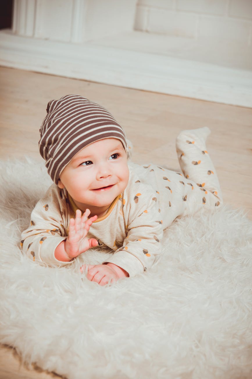smiling baby lying on white mat
ça pèse sur la mère les diktats
Motivologue